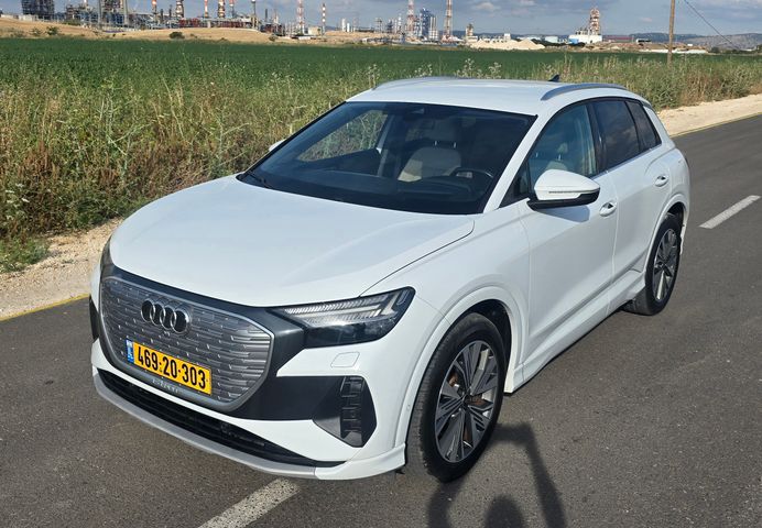 מודעת רכב אאודי Q4 e-tron