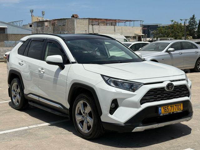 טויוטה RAV4