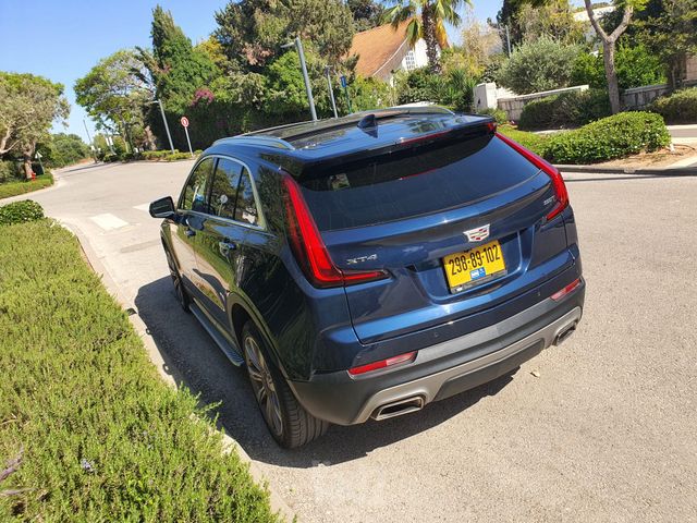 קאדילק XT4