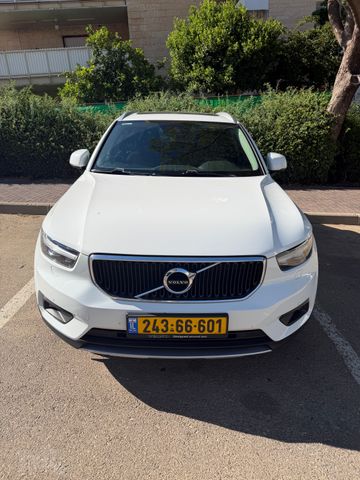וולוו XC40
