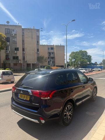 מיצובישי אאוטלנדר