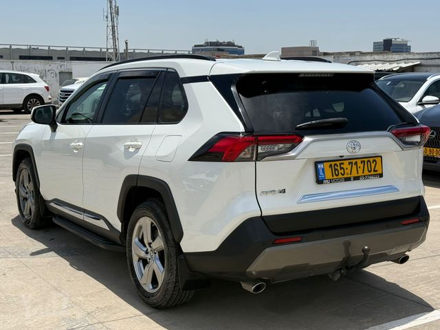טויוטה RAV4