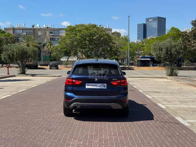 ב מ וו X1