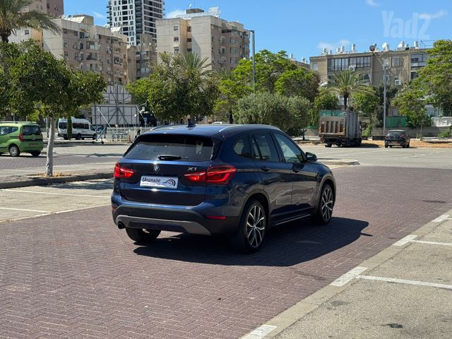 ב מ וו X1