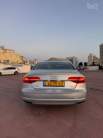 אאודי A8