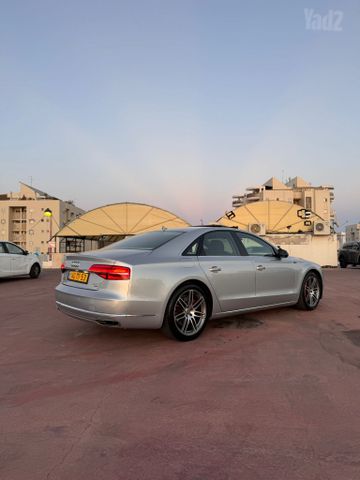 אאודי A8
