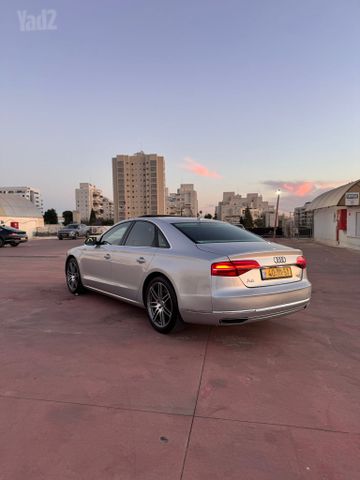 אאודי A8