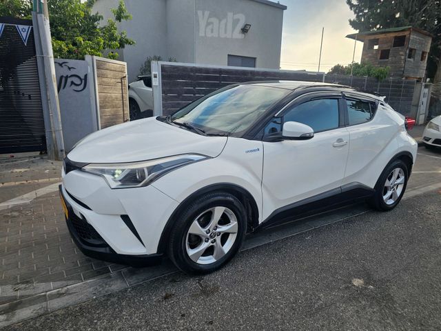 מודעת רכב טויוטה C-HR