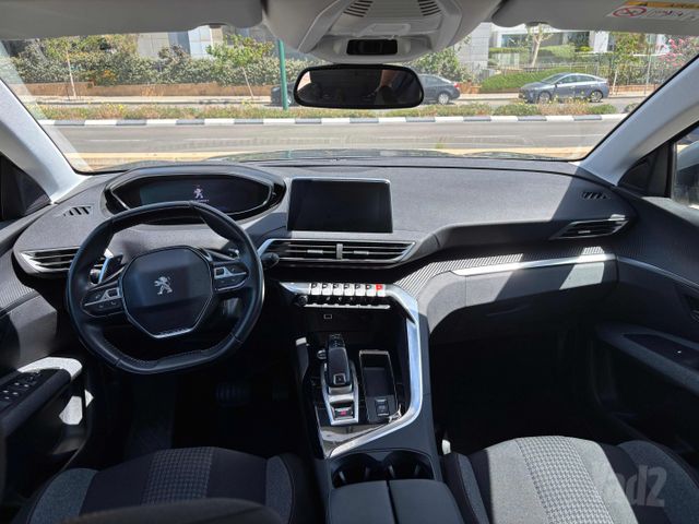 פיג'ו 5008