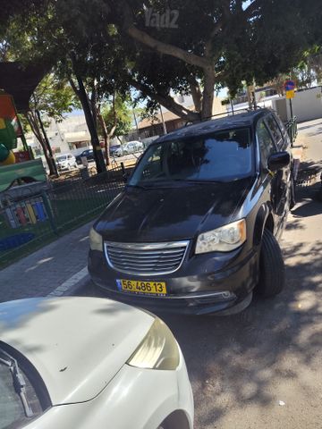 מודעת רכב קרייזלר גראנד וויאג'ר
