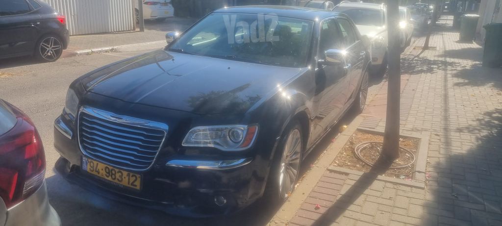 מודעת רכב קרייזלר 300