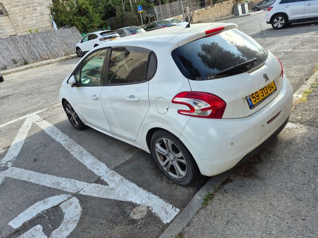 פיג'ו 208
