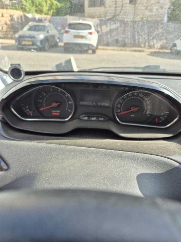 פיג'ו 208