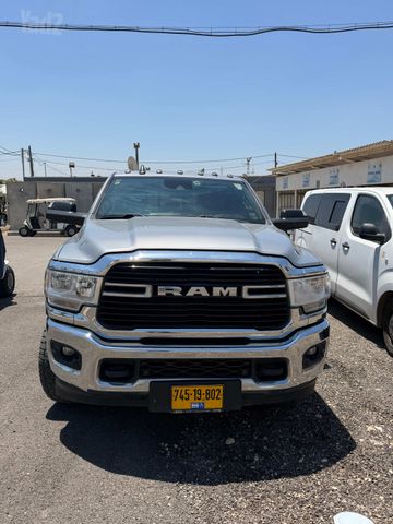 3500 SLT אוט׳ 6 מק 6.7 (370 כ״ס)