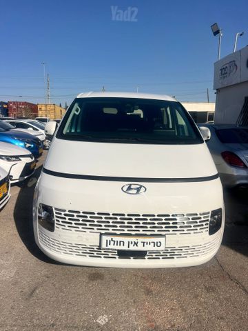 יונדאי סטאריה