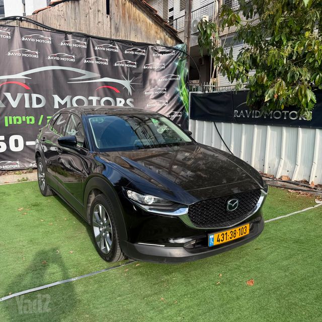 מודעת רכב מאזדה CX-30
