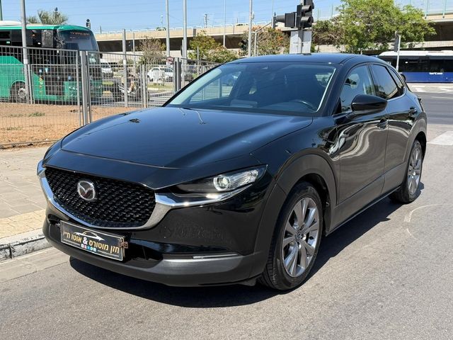 מודעת רכב מאזדה CX-30