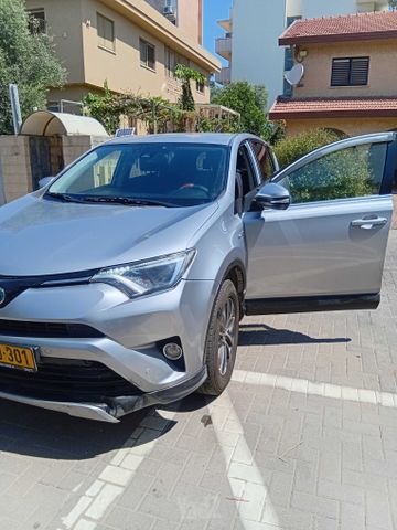 טויוטה RAV4