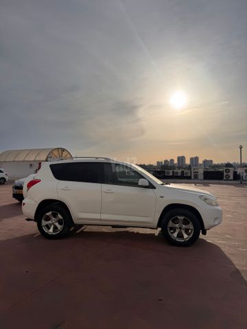 טויוטה RAV4