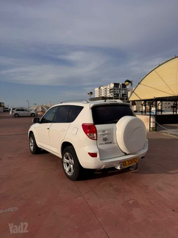 טויוטה RAV4