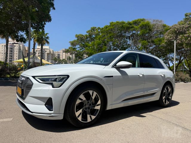 מודעת רכב אאודי E-tron 1