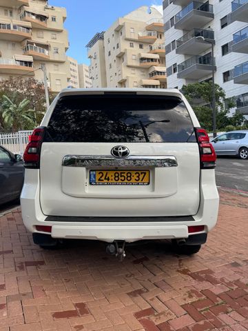 טויוטה לנד קרוזר