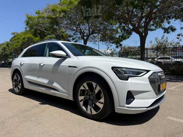 מודעת רכב אאודי E-tron