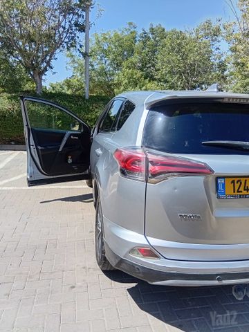 טויוטה RAV4