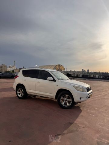 טויוטה RAV4