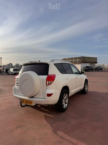 טויוטה RAV4