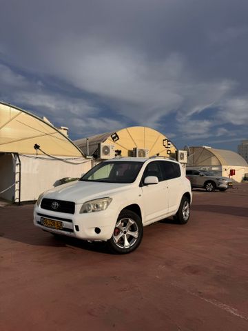 טויוטה RAV4
