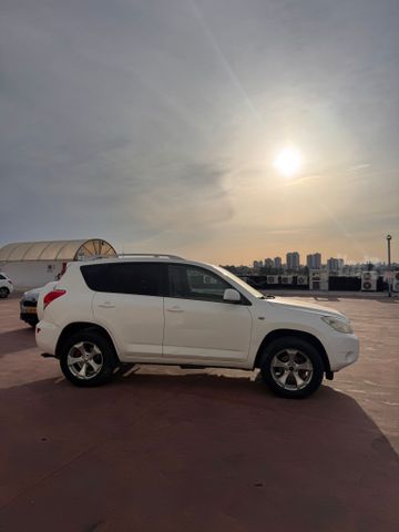 טויוטה RAV4