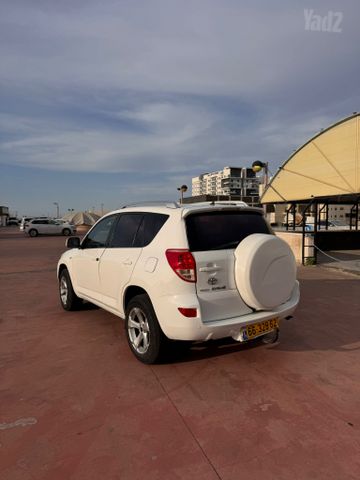 טויוטה RAV4