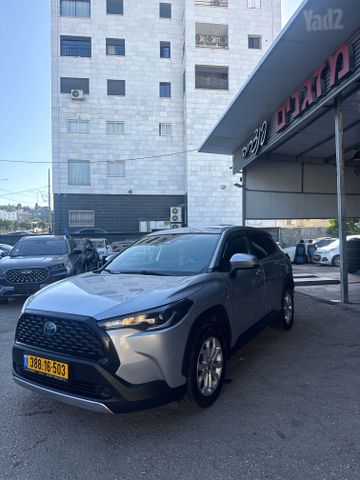טויוטה קורולה קרוס