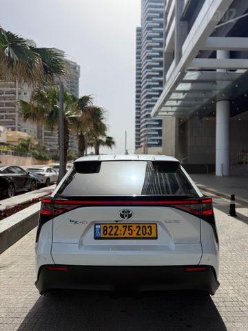 מודעת רכב טויוטה bZ4X 2