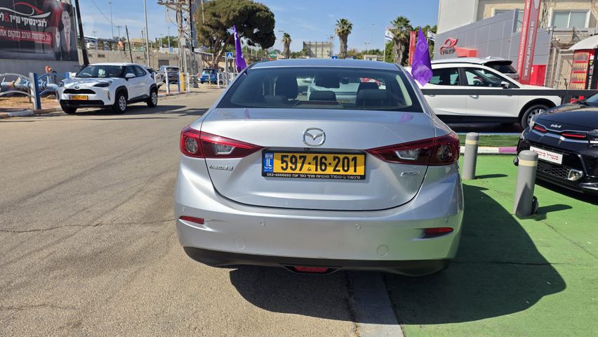מאזדה 3