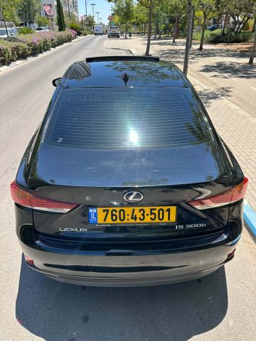 לקסוס IS