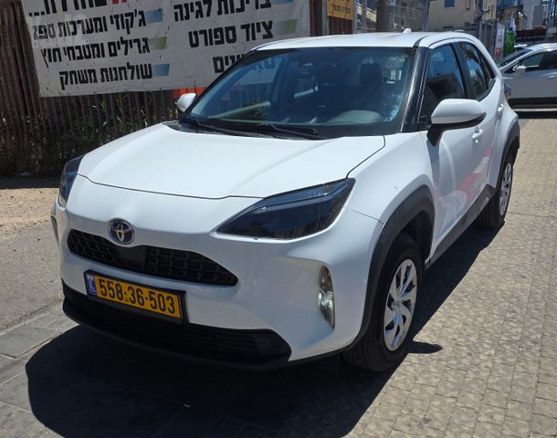 מודעת רכב טויוטה יאריס קרוס