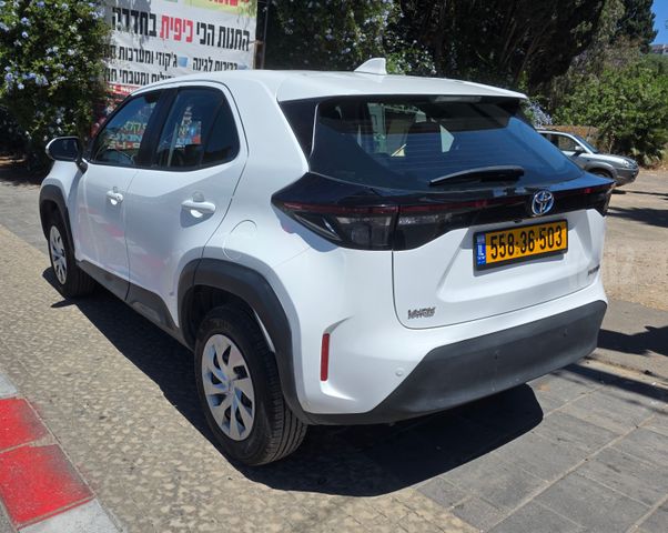 טויוטה יאריס קרוס