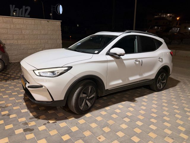 אם ג'י ZS