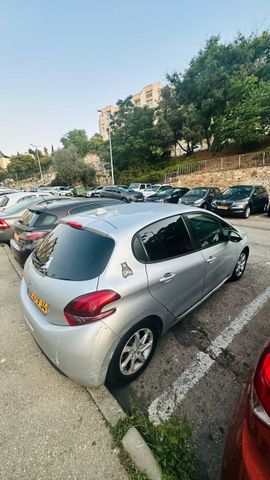 פיג'ו 208