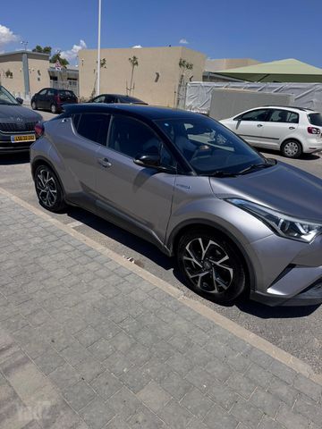 מודעת רכב טויוטה C-HR