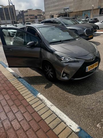 טויוטה יאריס