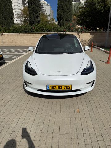 מודעת רכב טסלה מודל 3