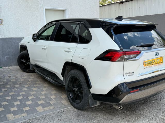טויוטה RAV4