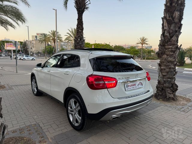 מרצדס-בנץ GLA