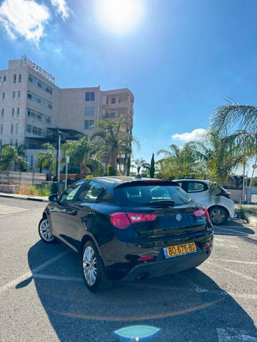 אלפא רומיאו ג'ולייטה