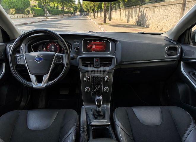 וולוו V40