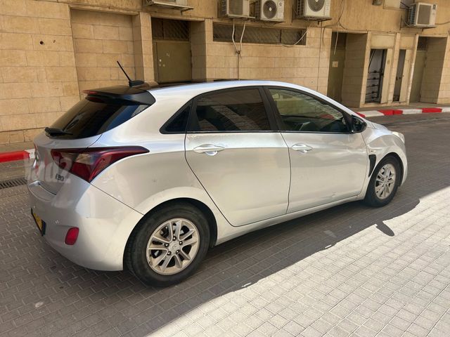 יונדאי i30