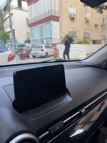 מודעת רכב מאזדה 2